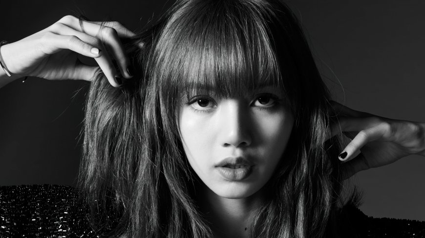BLACKPINK Lisa黑白写真双手撩发眼神凝视电脑壁纸