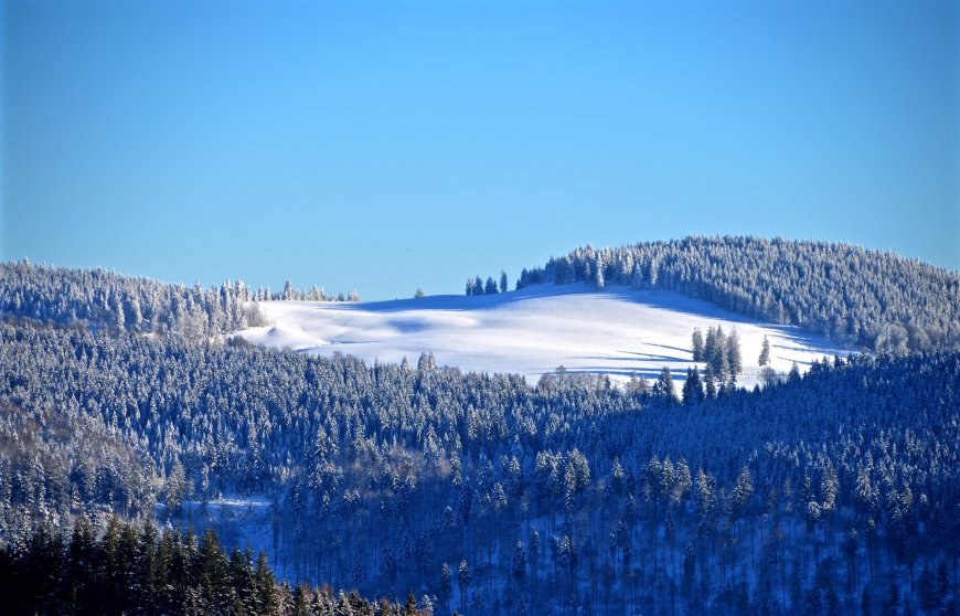 冬季雪山森林雪景高清自然风光风景电脑壁纸