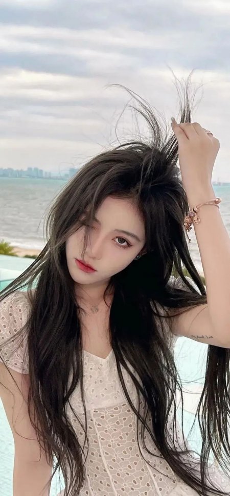 海边长发少女撩发瞬间清新自然风手机壁纸