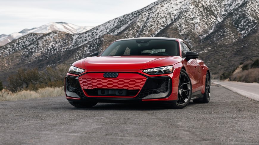 奥迪RS e-tron-gt红色车身雪山公路驾驶场景自然风光风景电脑壁纸