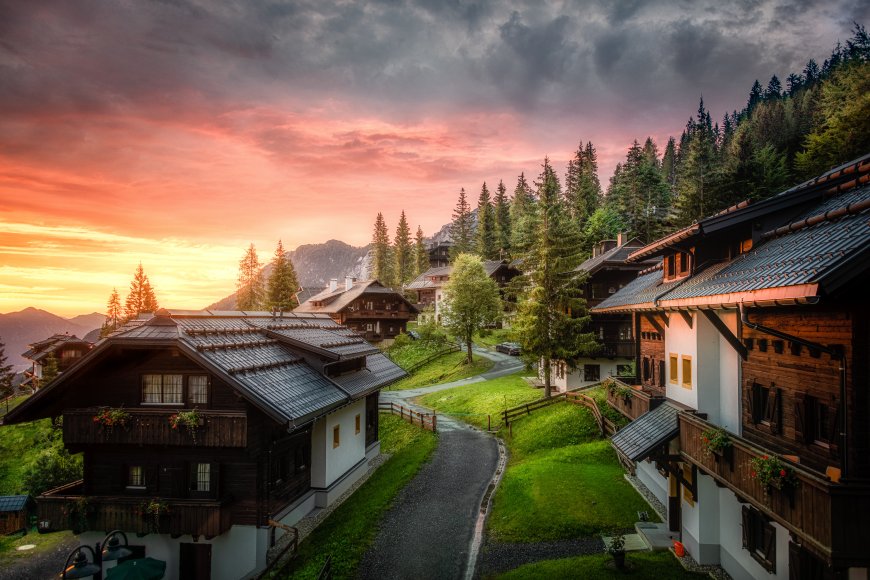 山间木屋村落夕阳森林绿植山景瑞士田园风光风景电脑壁纸