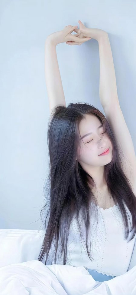 清新少女床上伸懒腰白色系治愈系手机壁纸