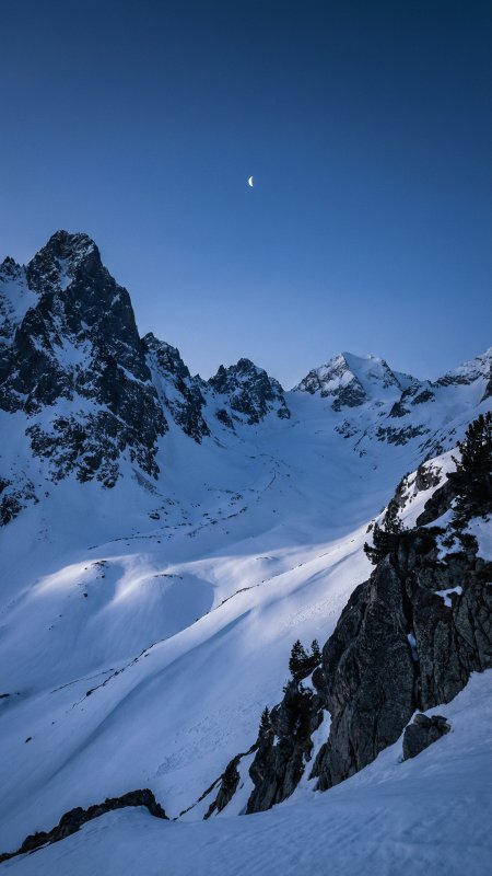 唯美雪山月亮自然风景手机壁纸
