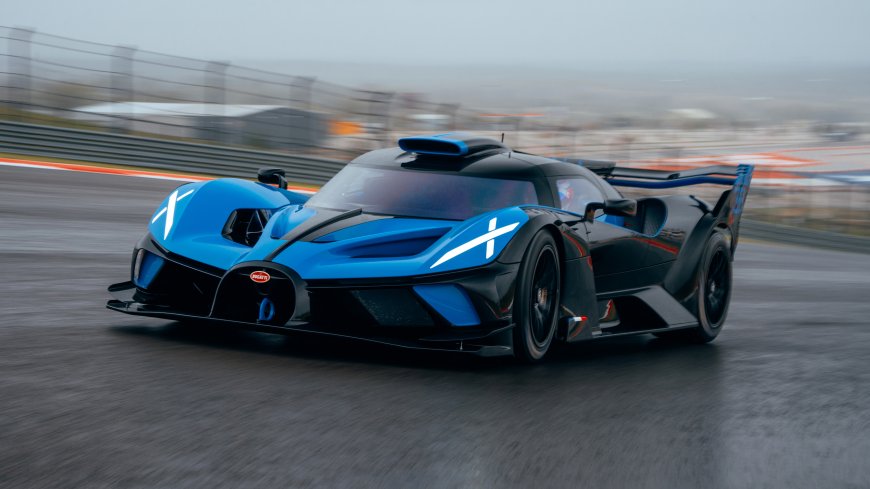 蓝色布加迪赛车雨天赛道竞速运动汽车电脑壁纸