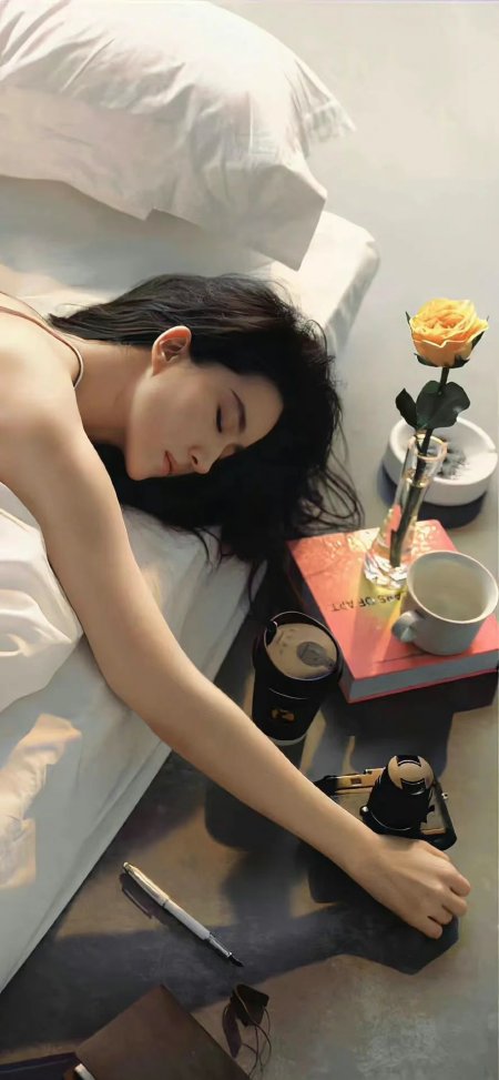 刘亦菲床边静卧黄色玫瑰书本咖啡杯手机壁纸