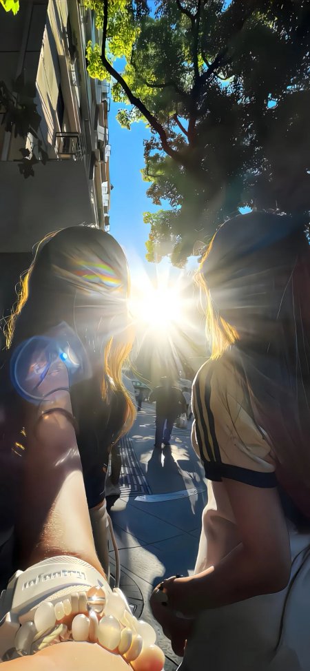 阳光穿透树影街头自拍少女背影手机壁纸