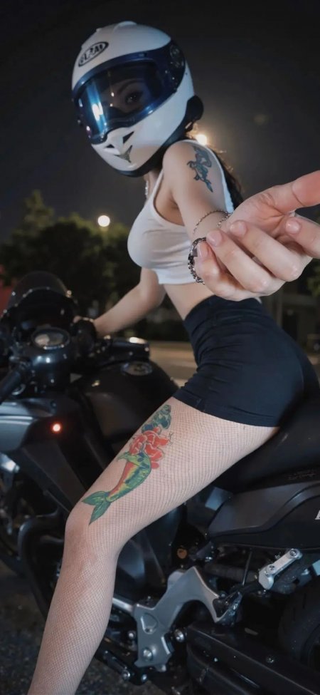 夜骑女骑士白色SHOEI头盔鱼尾纹身网袜摩托手机壁纸