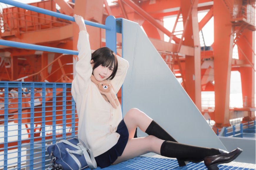 JK制服少女坐蓝色楼梯抱泰迪熊电脑壁纸