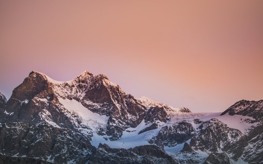 雪山日出粉红天空壮丽山景风景电脑壁纸