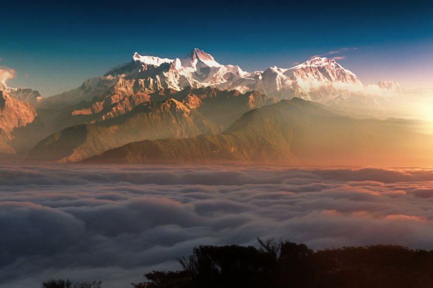 雪山云海日出壮丽山峰俯瞰自然风光风景电脑壁纸