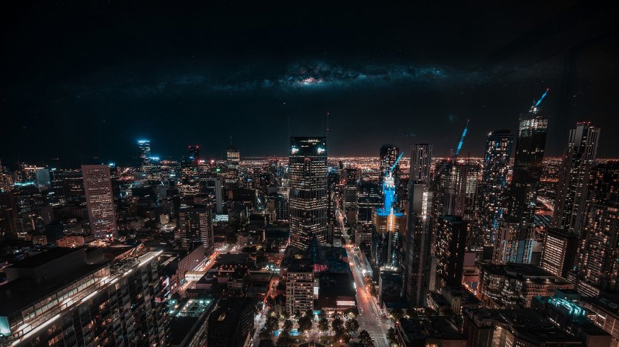 城市夜空璀璨银河摩天大楼灯光风景电脑壁纸