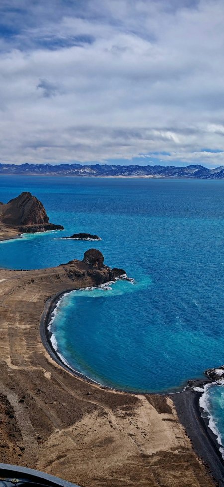 纳木错圣象天门蓝色湖水与山脉风景手机壁纸