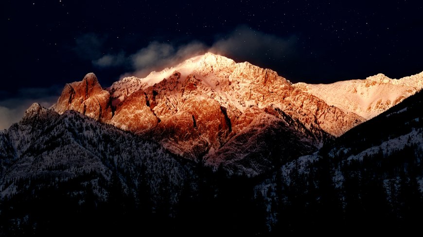 星空下雪山日照金山壮丽风景电脑壁纸