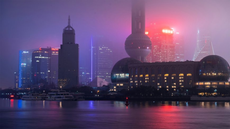 上海陆家嘴东方明珠雾夜霓虹城市电脑壁纸