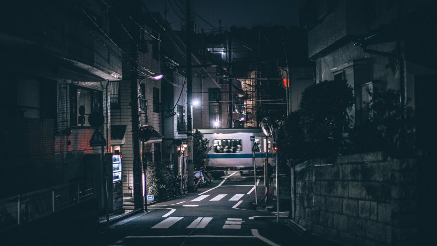 日本城市街道夜景列车驶过创意电脑壁纸