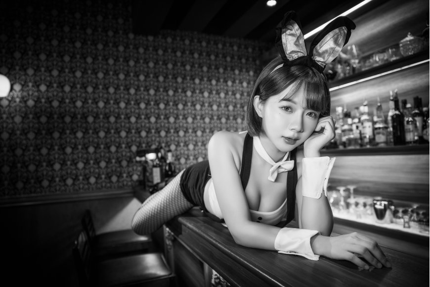 兔女郎黑白侧颜特写艺术人物电脑壁纸