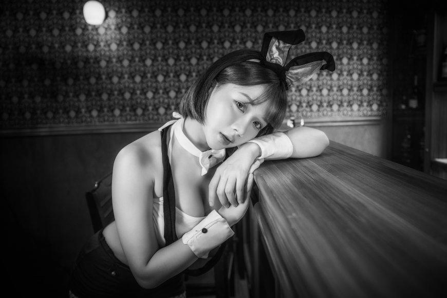 短发兔女郎黑白复古写真人物电脑壁纸