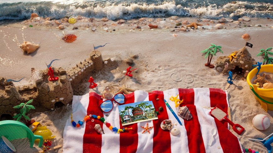 沙滩玩具城堡海浪阳光夏日创意电脑壁纸