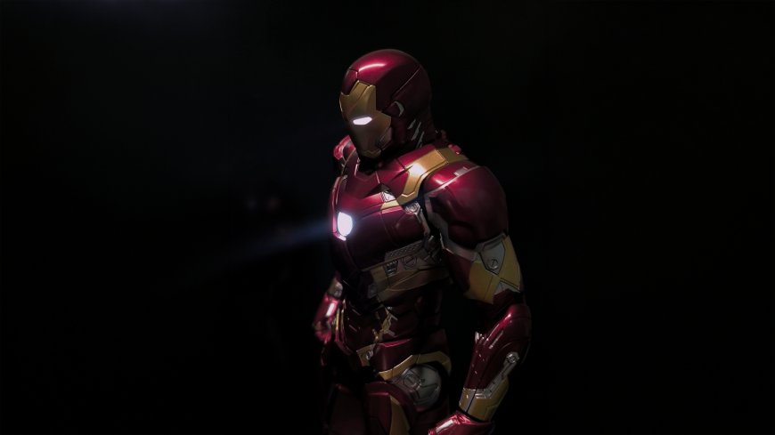 钢铁侠红金战甲站立发光眼部特写漫威电脑壁纸