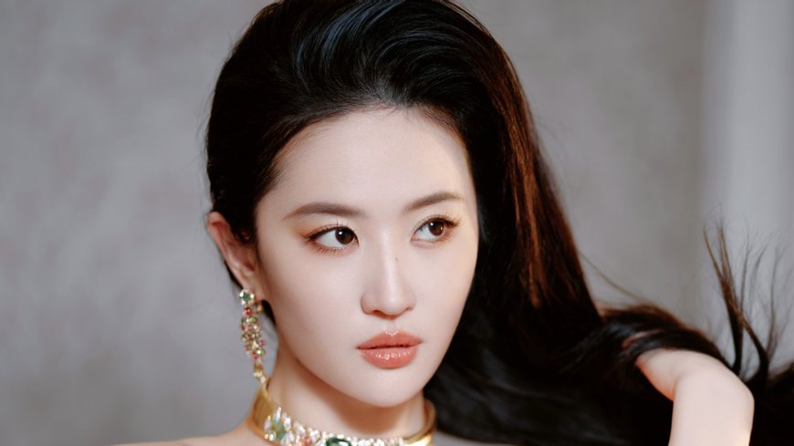 刘亦菲金色抹胸裙优雅写真时尚人物电脑壁纸