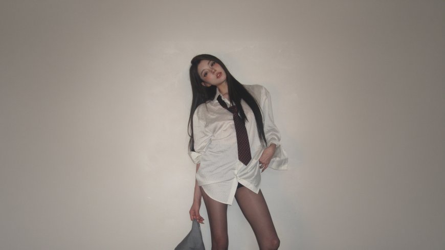 长发女性白衬衫领带时尚写真人物电脑壁纸