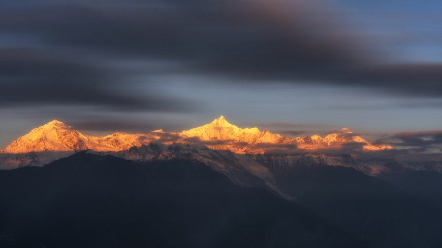 梅里雪山卡瓦博格日照金山壮丽景观风景电脑壁纸