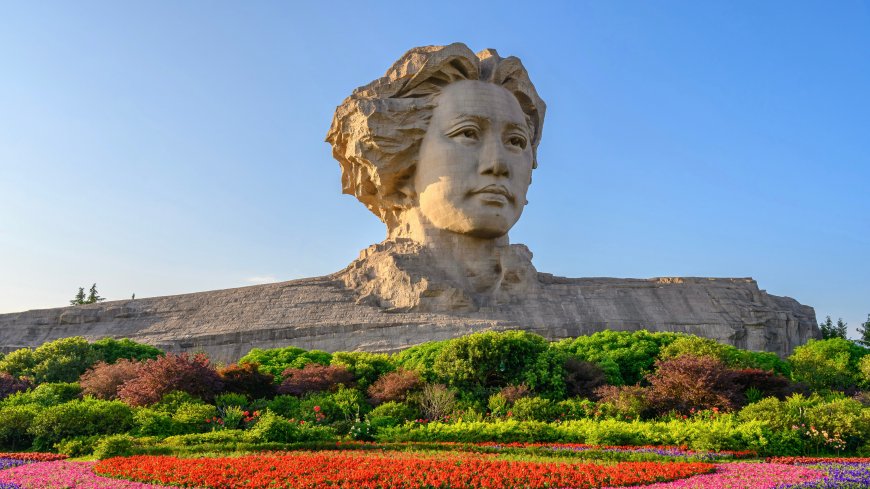 长沙橘子洲头青年毛泽东雕像花坛风景电脑壁纸