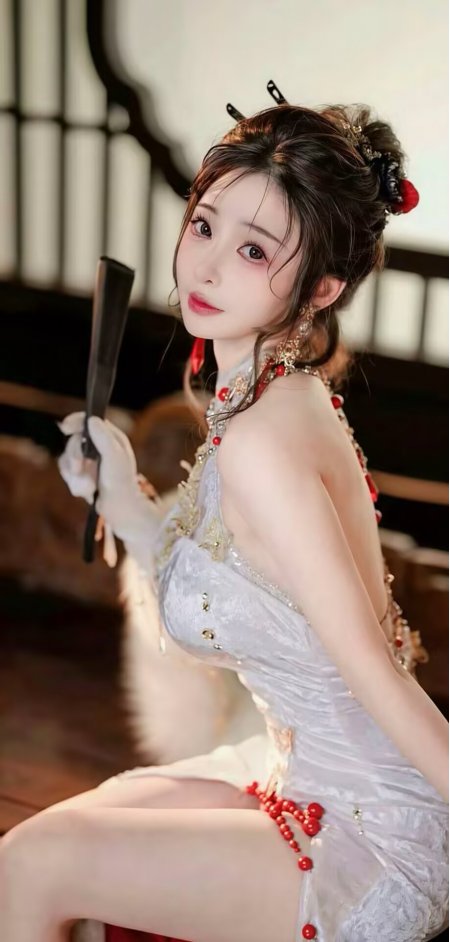 白旗袍红饰女生持扇古典人物手机壁纸