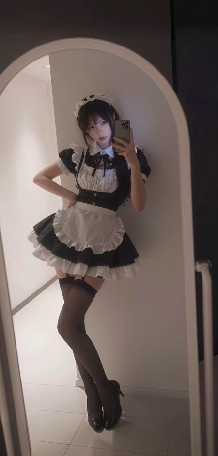 女仆装少女镜前自拍甜美写真手机壁纸
