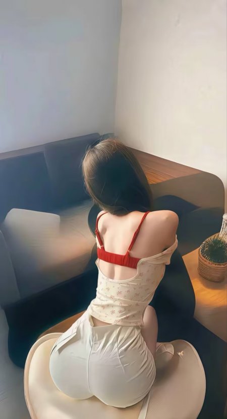 红吊带白裙女生沙发背影人物手机壁纸