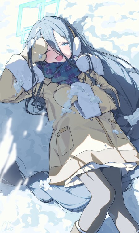 蔚蓝档案天童爱丽丝雪地玩耍冬装动漫手机壁纸