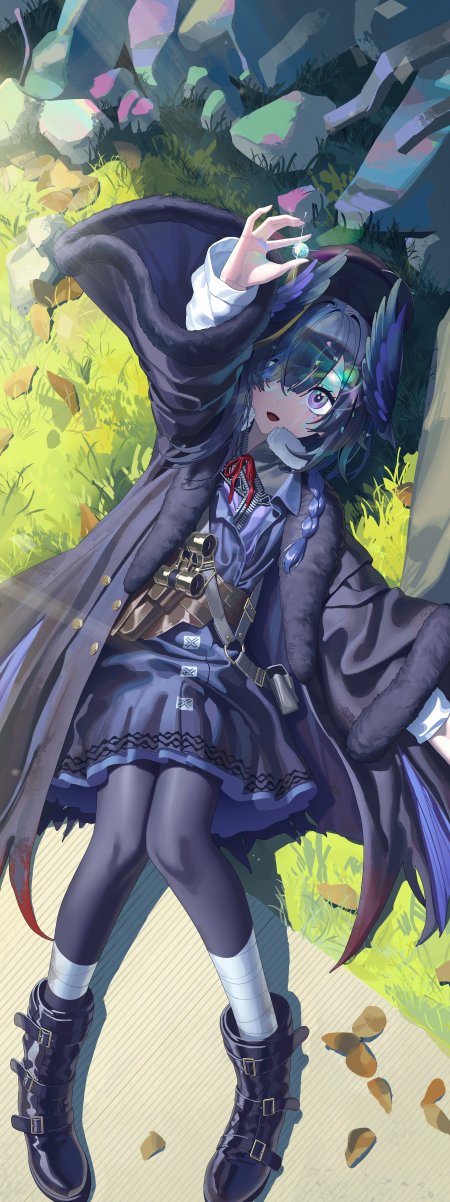 蓝发少女草地躺姿奇幻造型动漫手机壁纸