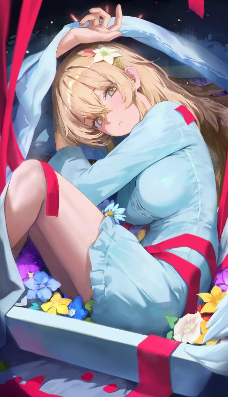 金发少女躺卧花丛礼盒中甜美动漫手机壁纸