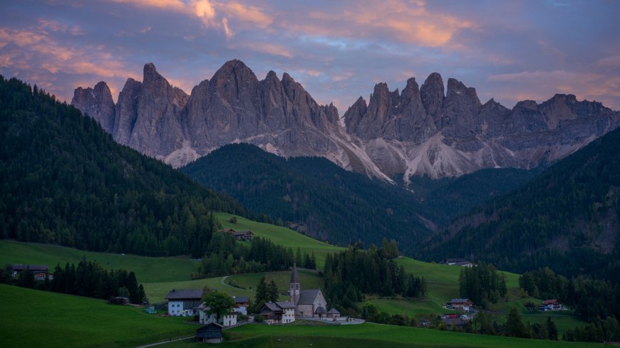 多洛米蒂山脉富内斯山谷田园风光风景电脑壁纸