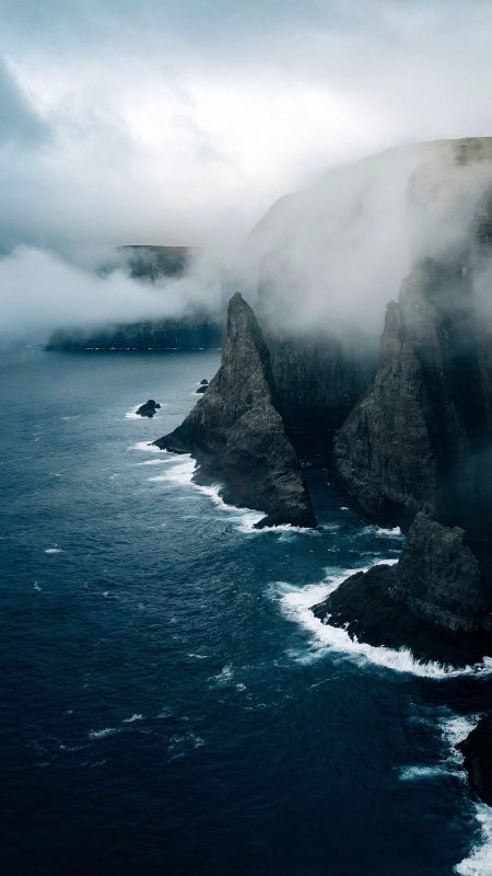 云雾缭绕海崖与浪花壮阔风景手机壁纸