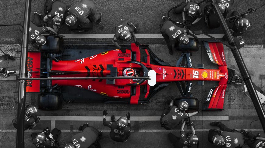 法拉利F1赛车16号勒克莱尔进站俯视赛车电脑壁纸