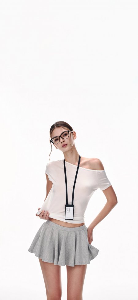 美女穿白色露肩上衣配灰色短裙人物手机壁纸