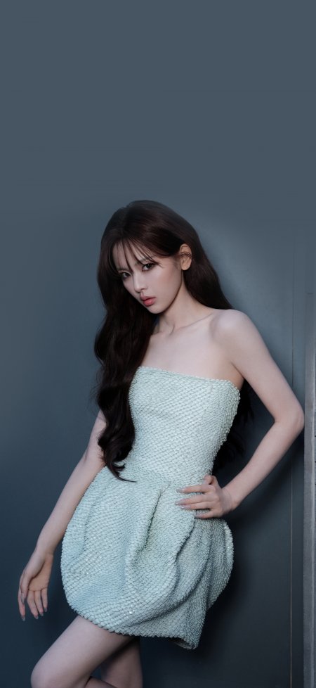 杨超越薄荷绿抹胸短裙美女手机壁纸