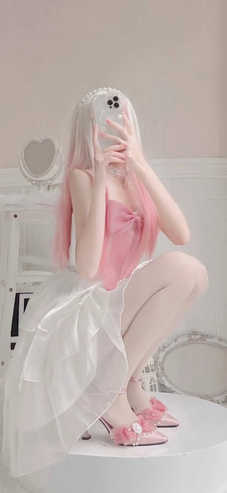 粉白渐变长发甜妹自拍真人少女手机壁纸