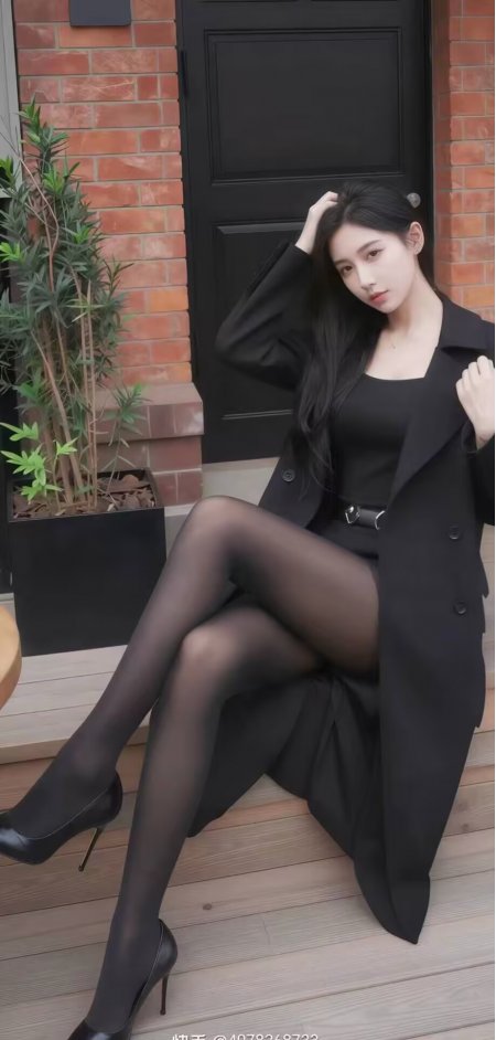 户外门口黑风衣黑丝美女摄影人物手机壁纸