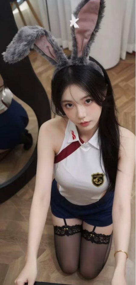 美女穿白红上衣戴兔耳跪地人物手机壁纸