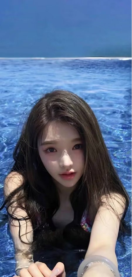 美女泳池湿发造型清凉夏日人物手机壁纸