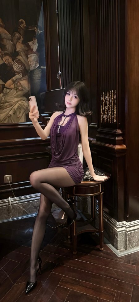 美女紫裙黑丝自拍复古室内人物手机壁纸