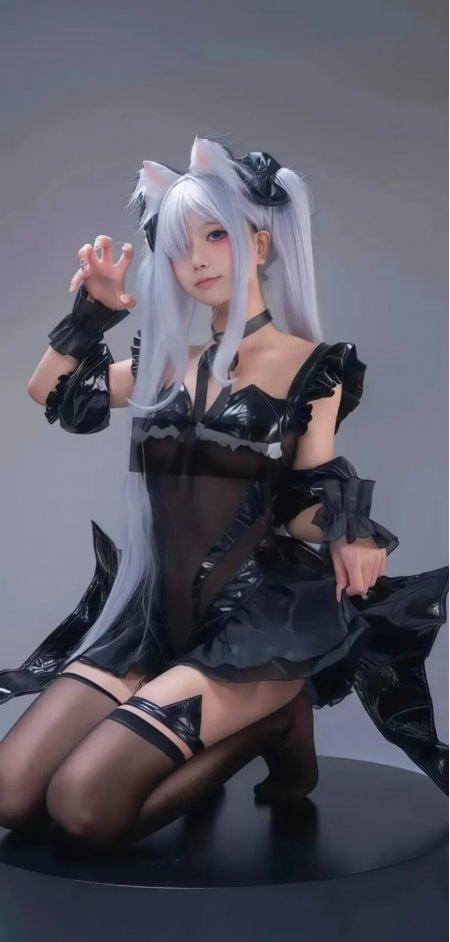银发猫耳少女黑色蕾丝裙跪姿魅惑cosplay人物手机壁纸