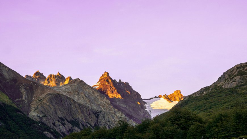 紫霞雪山日出峰林壮丽风光风景电脑壁纸