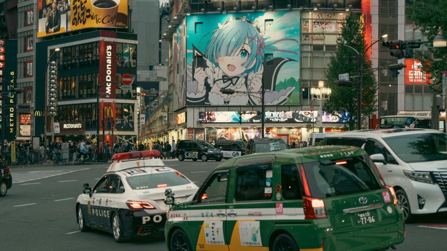 东京新宿歌舞伎町霓虹街景动漫广告牌城市电脑壁纸
