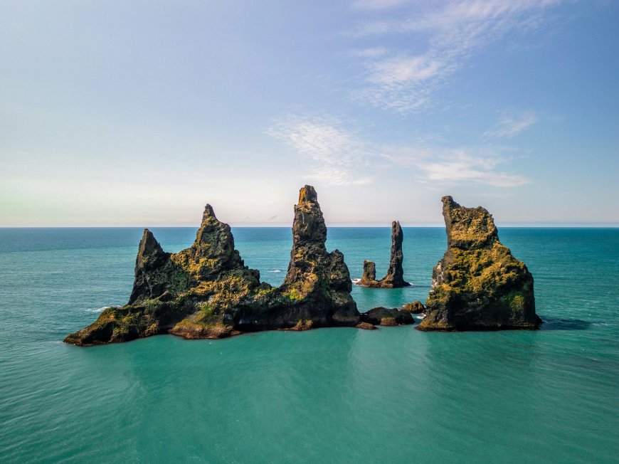 冰岛雷尼斯岩海蚀柱碧海蓝天海岸奇观风景电脑壁纸