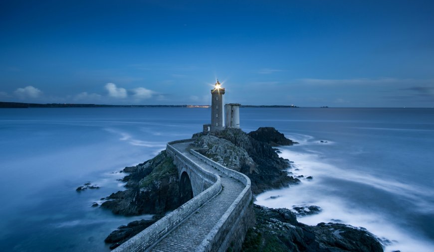 海边灯塔夜景长曝光摄影风景电脑壁纸