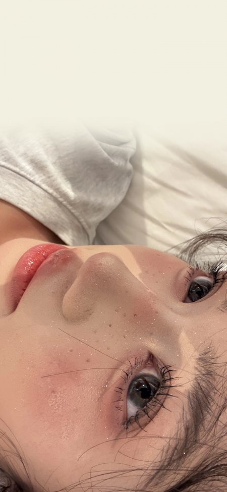 美女脸部特写妆容精致摄影手机壁纸