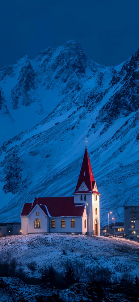 冰岛雪山红色教堂夜景风景手机壁纸